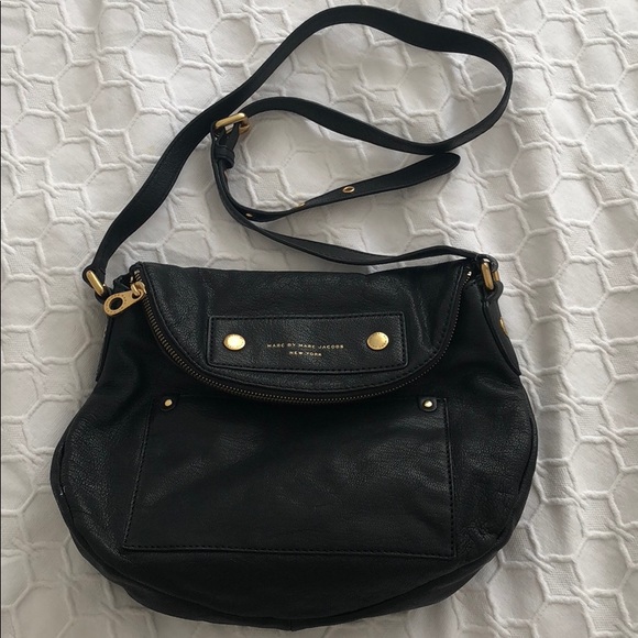 Marc Jacobs Handbags - FLASH SALE Marc Jacobs leather crossbody!